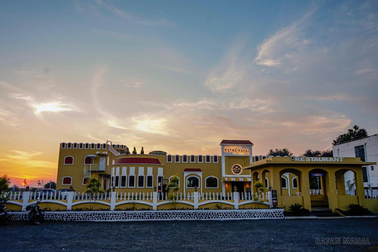 Ratna Mahal Dhāmnod Exterior foto
